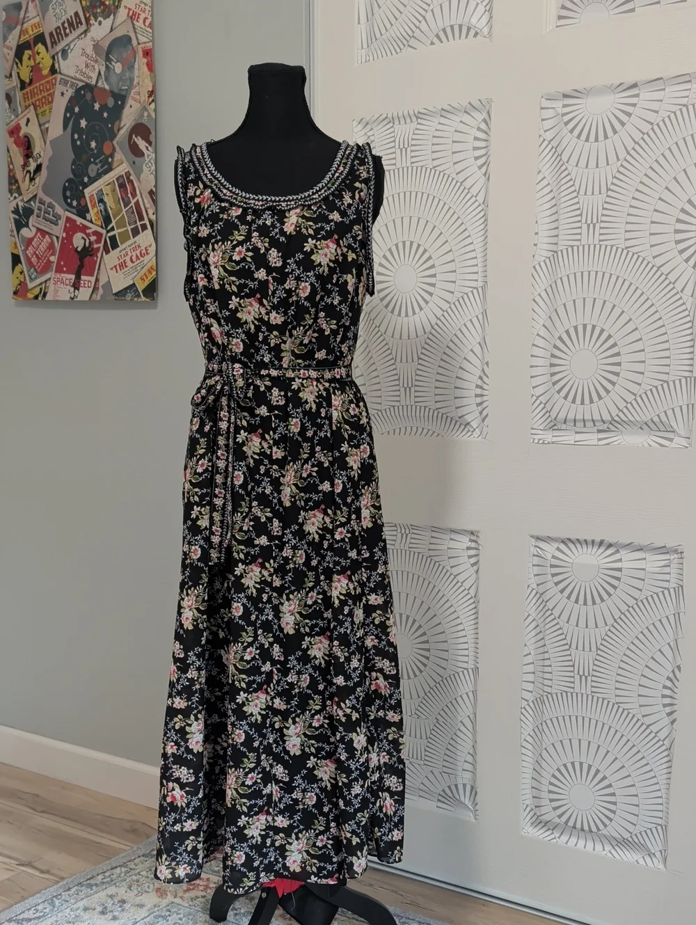 Black Floral Sleeveless Maxi Dress with Waist Tie And Pockets